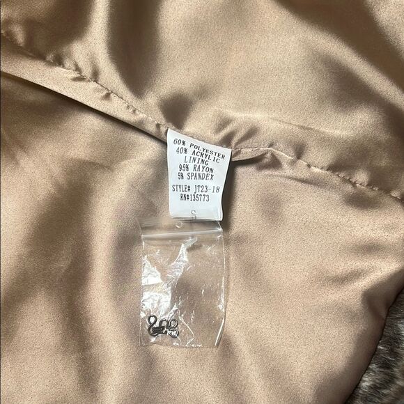 Oliveaceous Faux Fur Vest Small - Picture 3 of 5